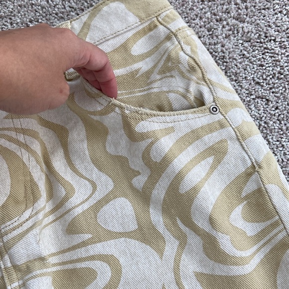 Tiger Mist • Sergio Tan and White Swirl Print Straight Leg Jeans - Picture 5 of 16